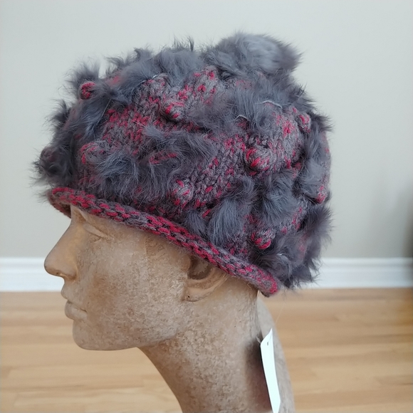 Knit beret with fur pom - Picture 3 of 5